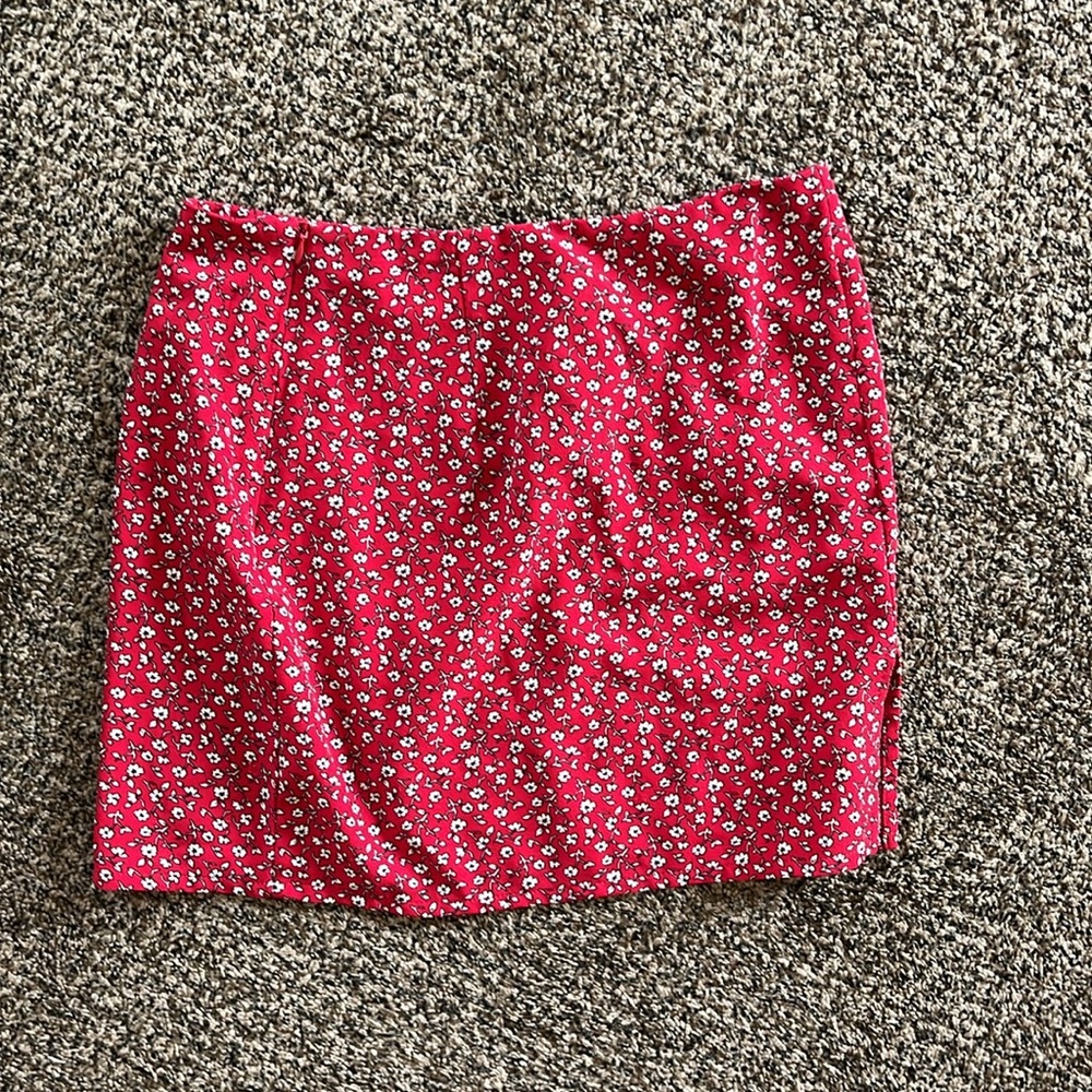 Red and white flower mini skirt - Picture 3 of 5
